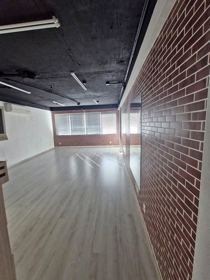 Sala/Conjunto Comercial com para aluguel, 27m² - Rio Branco - Porto Alegre: 