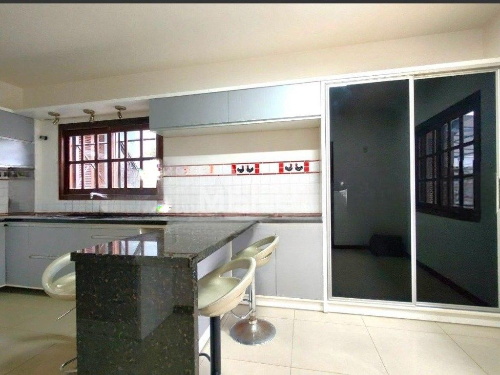 Casa com 4 quartos para aluguel, 292m² - Jardim Itu Sabará - Porto Alegre: 