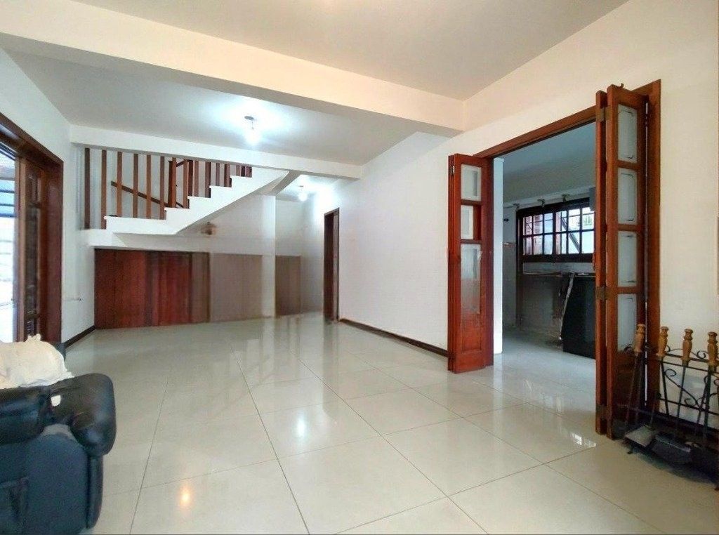 Casa com 4 quartos para aluguel, 292m² - Jardim Itu Sabará - Porto Alegre: 