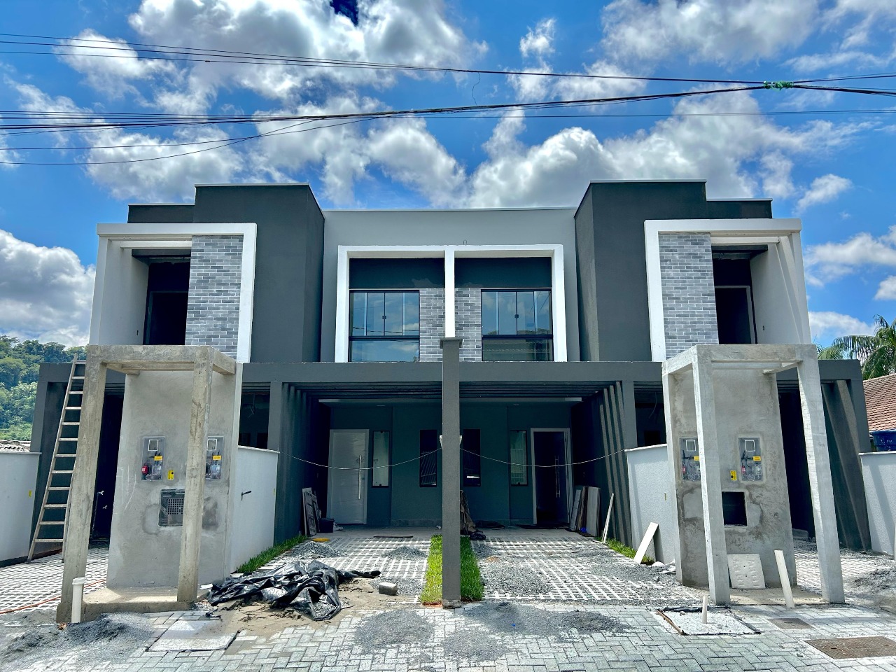 Sobrado Geminado à venda no Água Verde: 