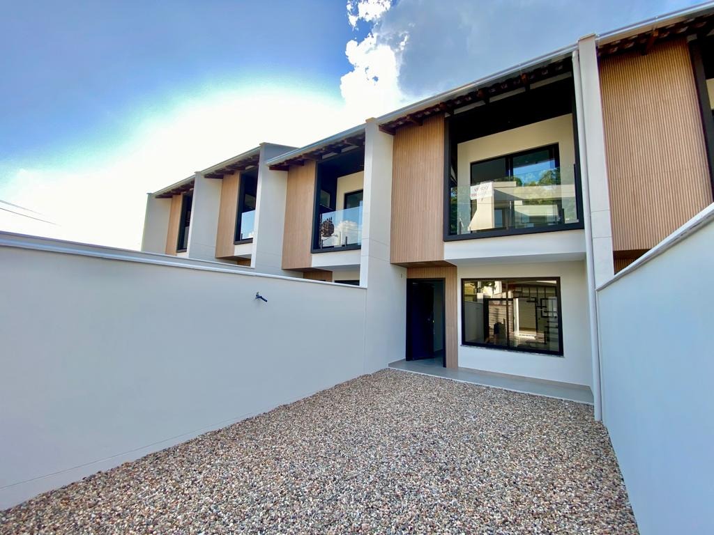 Sobrado Geminado à venda no Velha: 