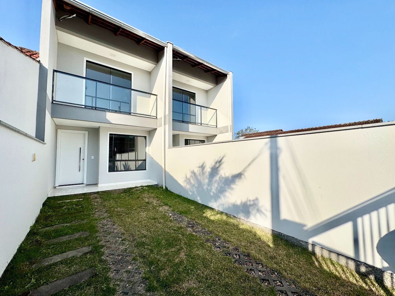 Sobrado Geminado à venda no Passo Manso: 