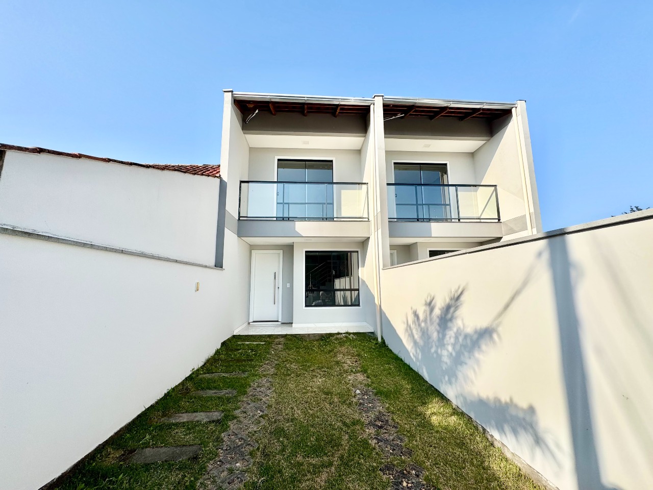 Sobrado Geminado à venda no Passo Manso: 