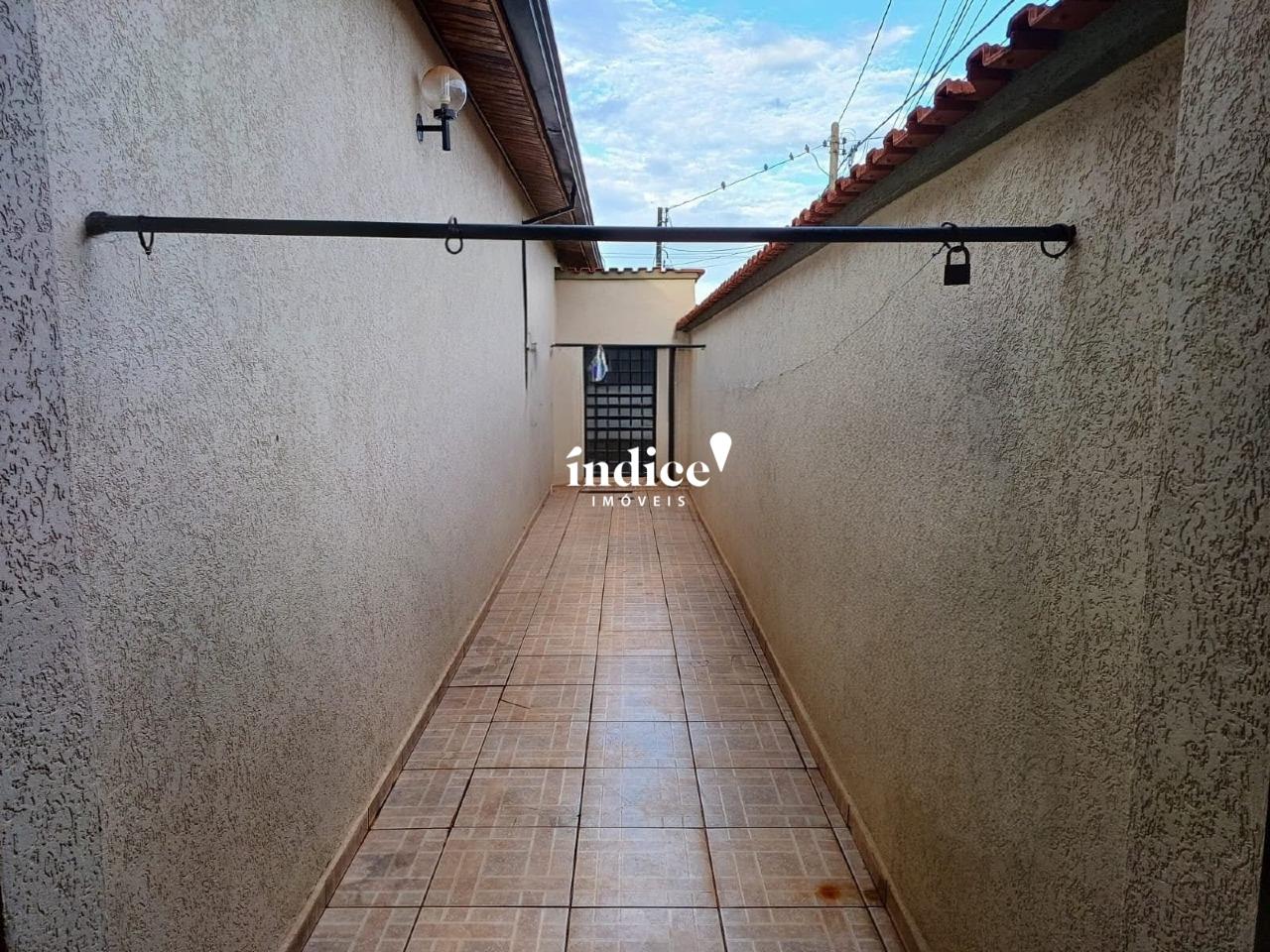 Casas para à venda no Parque dos Bandeirantes na cidade de Ribeirão Preto: Quintal lateral