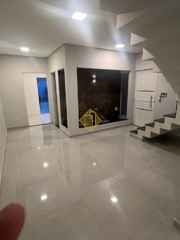 Sobrado à venda no Recanto Tropical: 