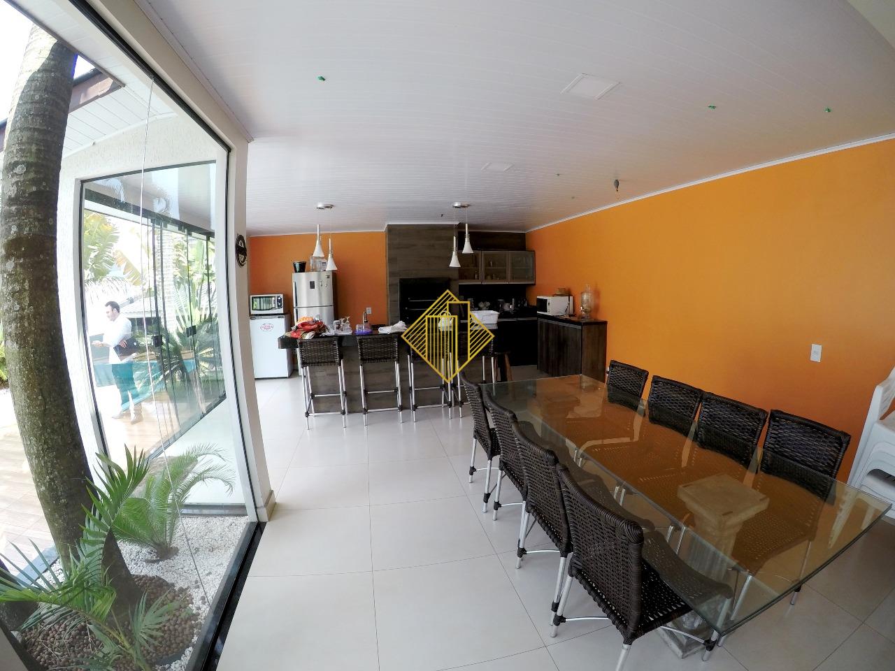 Sobrado à venda no Coqueiral: 