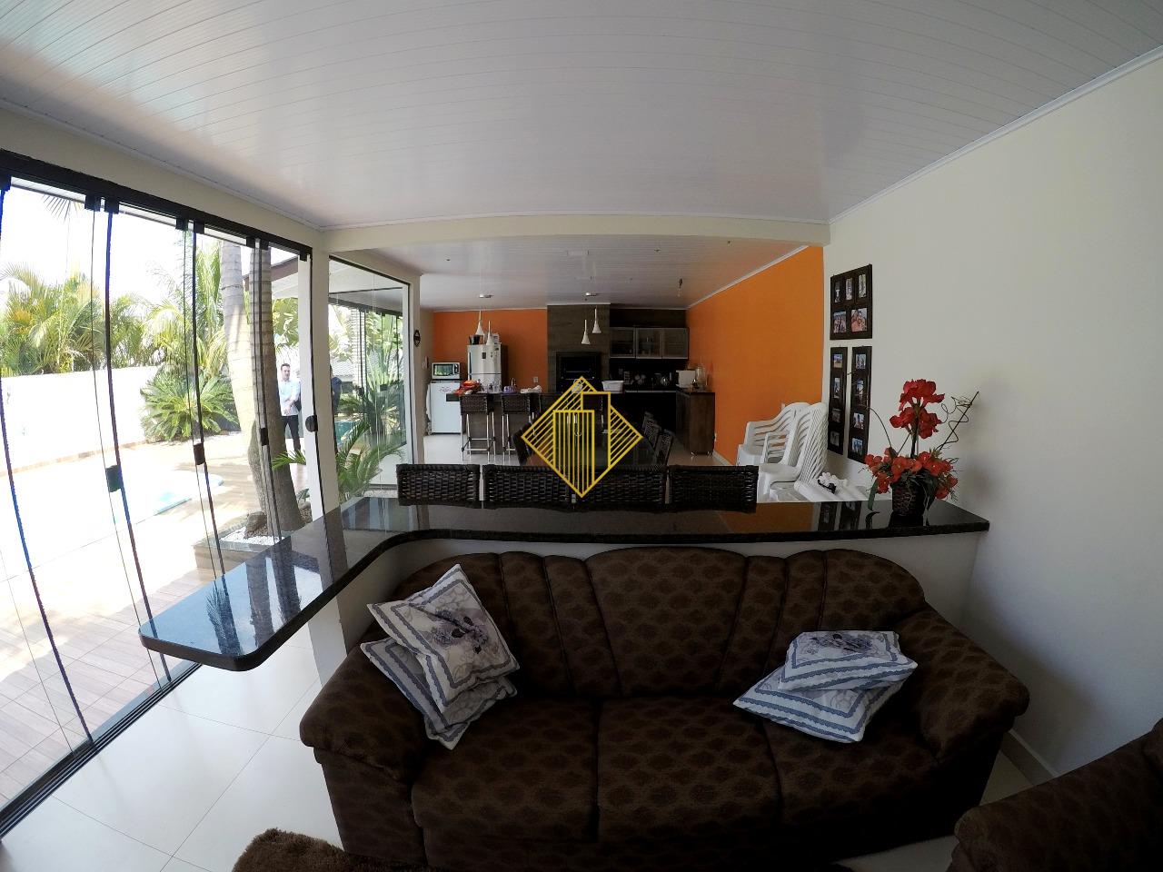 Sobrado à venda no Coqueiral: 