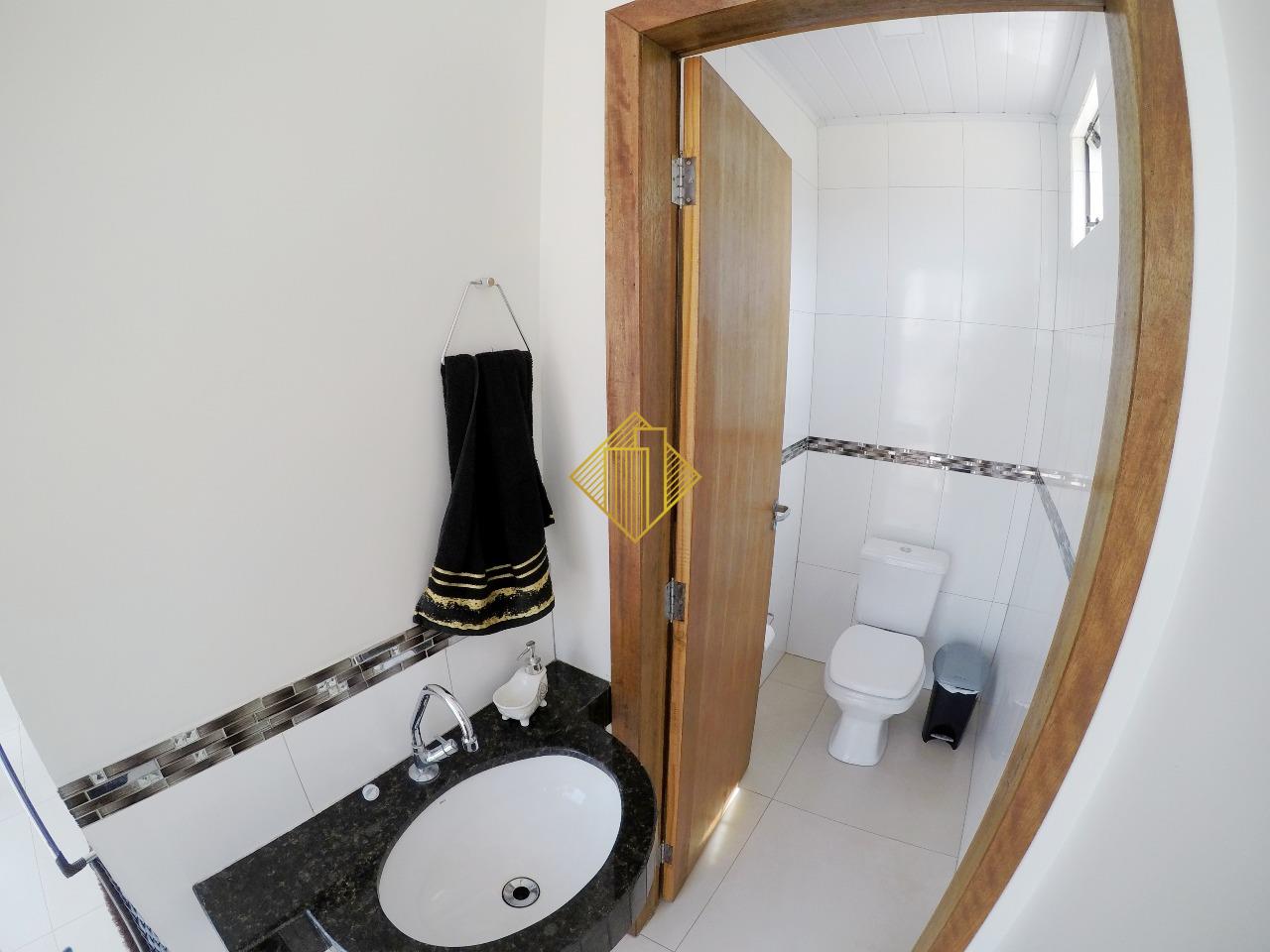 Sobrado à venda no Coqueiral: 