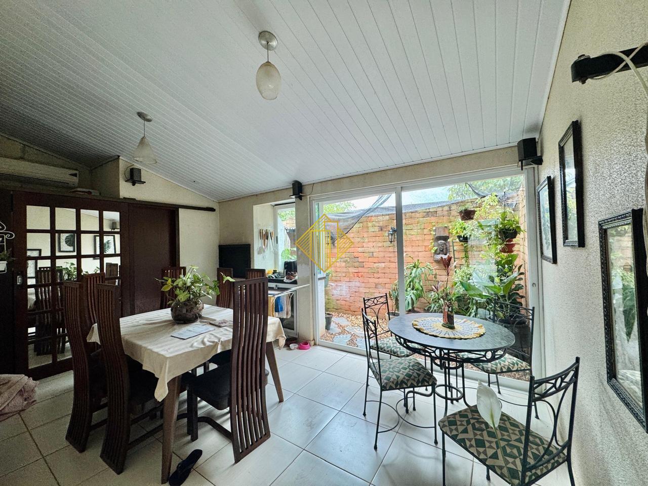 Sobrado à venda no Pioneiros Catarinenses: 