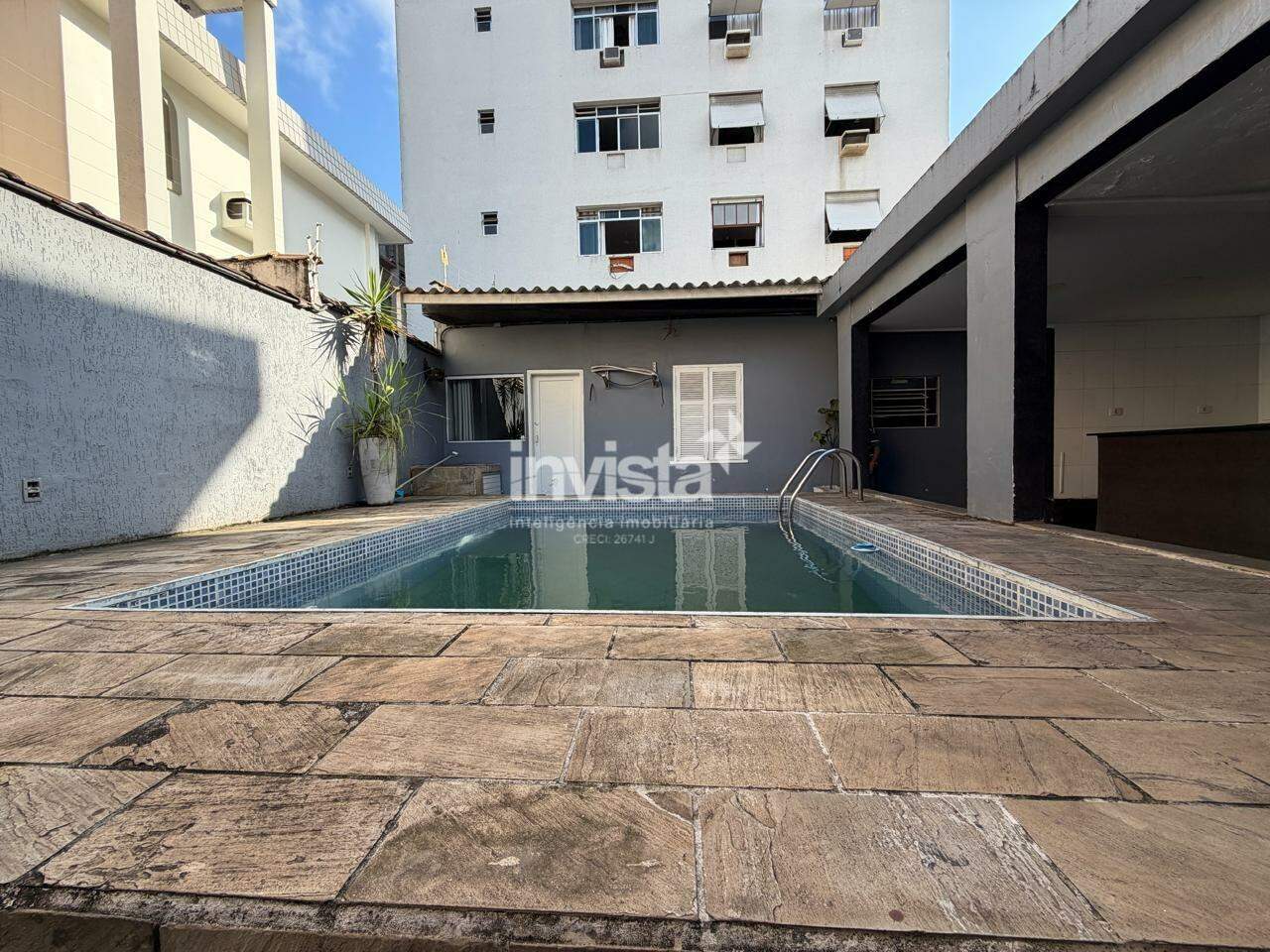 C&oacute;digo: 27657 R$ 4.500,00 Casa para alugar no bairro Embar&eacute; 121 m&sup2; 2 quartos 3 vagas - Santos