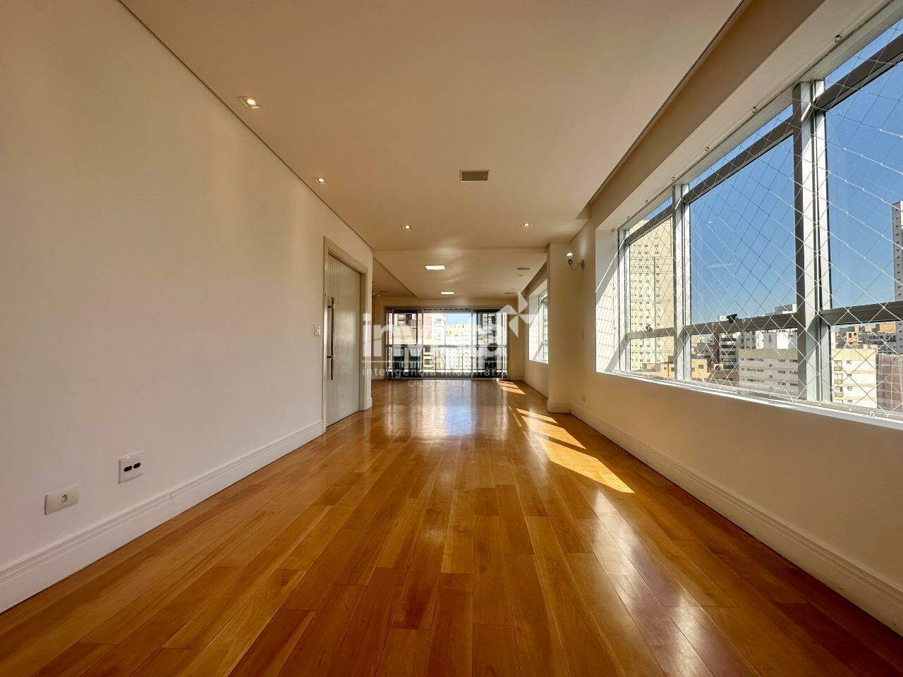 C&oacute;digo: 30111 R$ 2.090.000,00 Apartamento &agrave; venda no bairro Boqueir&atilde;o 209 m&sup2; 4 quartos 2 vagas - Santos