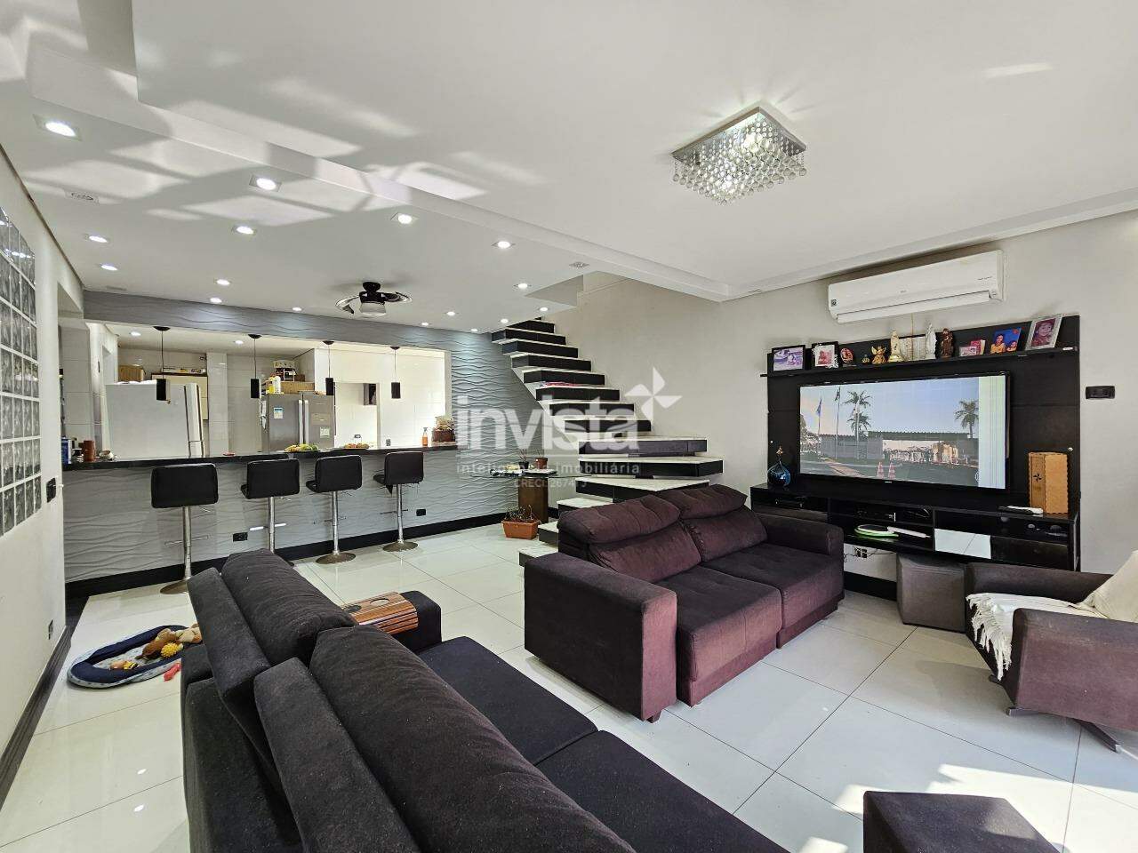 C&oacute;digo: 33256 R$ 1.700.000,00 Casa &agrave; venda no bairro Marap&eacute; 380 m&sup2; 5 quartos 2 vagas - Santos