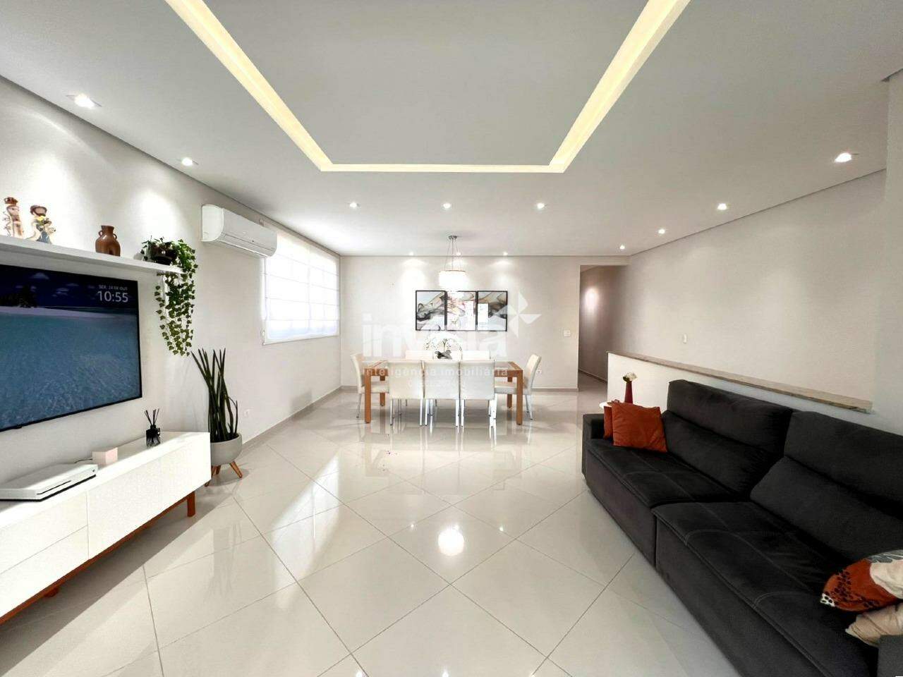 C&oacute;digo: 37170 R$ 1.070.000,00 Casa &agrave; venda no bairro Estu&aacute;rio 153 m&sup2; 3 quartos 2 vagas - Santos