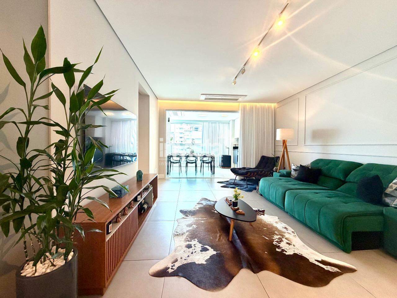 C&oacute;digo: 38390 R$ 1.850.000,00 Apartamento &agrave; venda no bairro Pomp&eacute;ia 107 m&sup2; 2 quartos 1 vaga - Santos