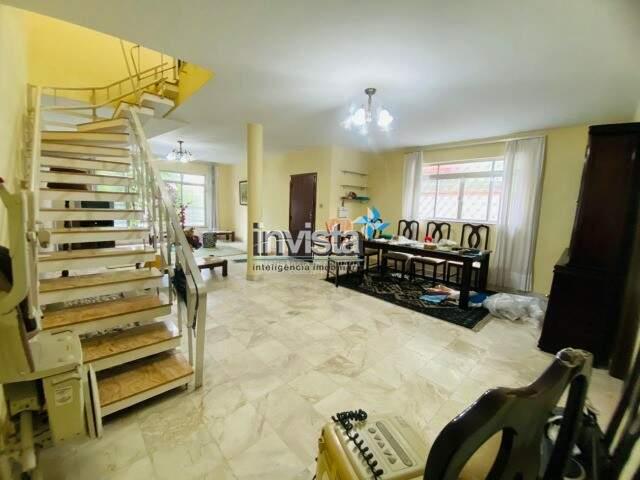 C&oacute;digo: 9958 R$ 1.800.000,00 Casa &agrave; venda no bairro Gonzaga 330 m&sup2; 3 quartos 2 vagas - Santos