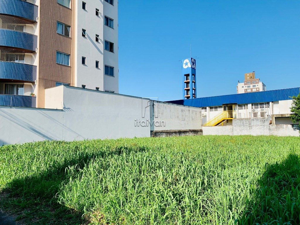 Terreno à venda no Centro: 