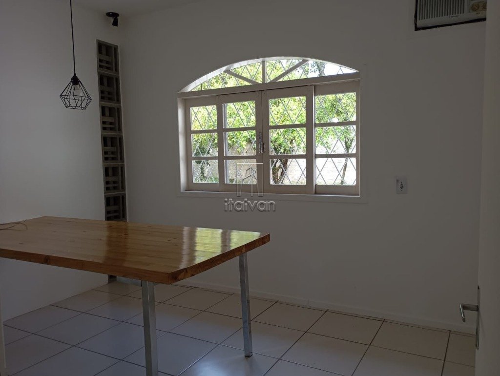 Casa comercial para aluguel no Vila Baependi: 