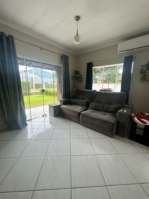 Casa à venda no Braço do sul: 