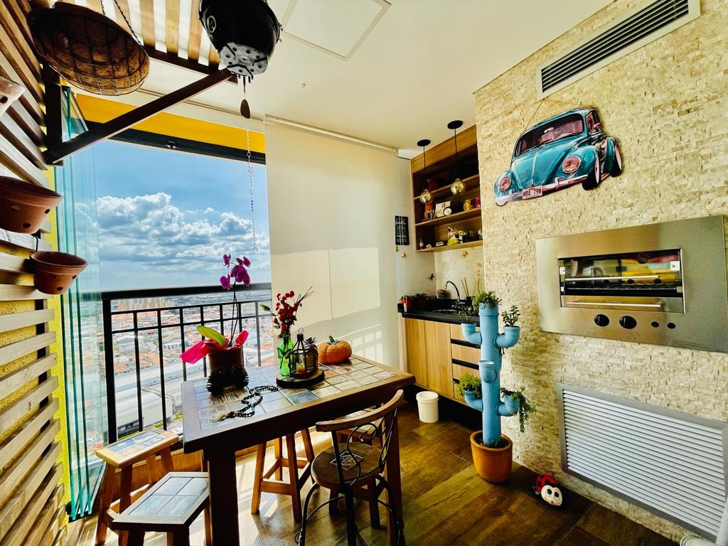 Apartamento à venda no Vila Vitória: Sacada integrada á sala de estar