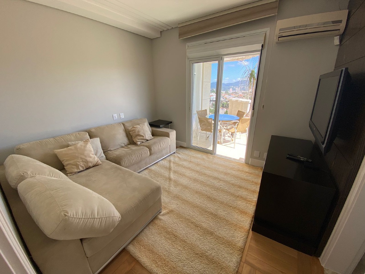 Apartamento à venda no Vila Oliveira: Sala c/varanda