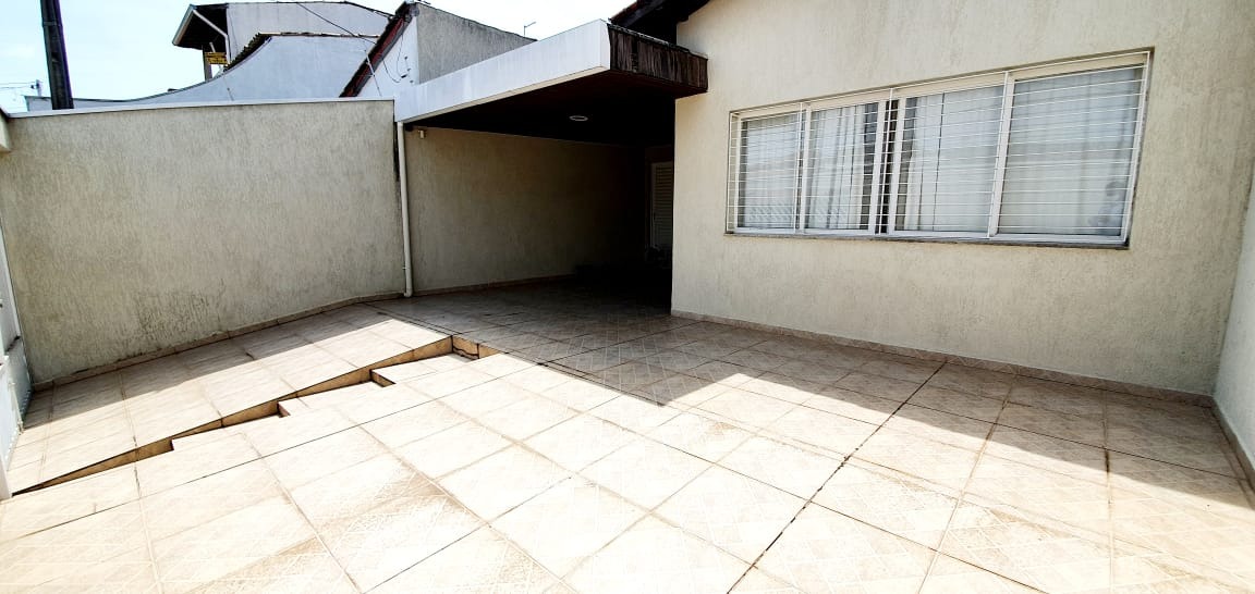 Casa Térrea à venda no Centro: Garagem 1 vaga coberta e 2 descobertas