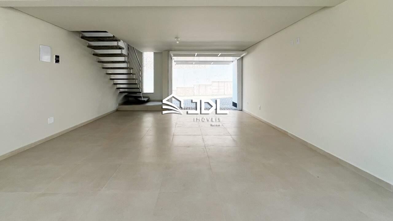 SOBRADO TRIPLEX EM CONDOMINIO COM PISCINA NO BAIRRO ÁGUA VERDE — foto 2