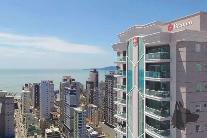 Apartamento à venda no bairro Meia Praia - foto 1