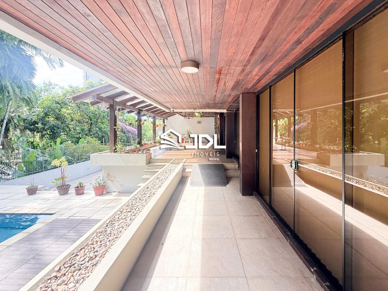 CASA NO CENTRO DE BLUMENAU — foto 3