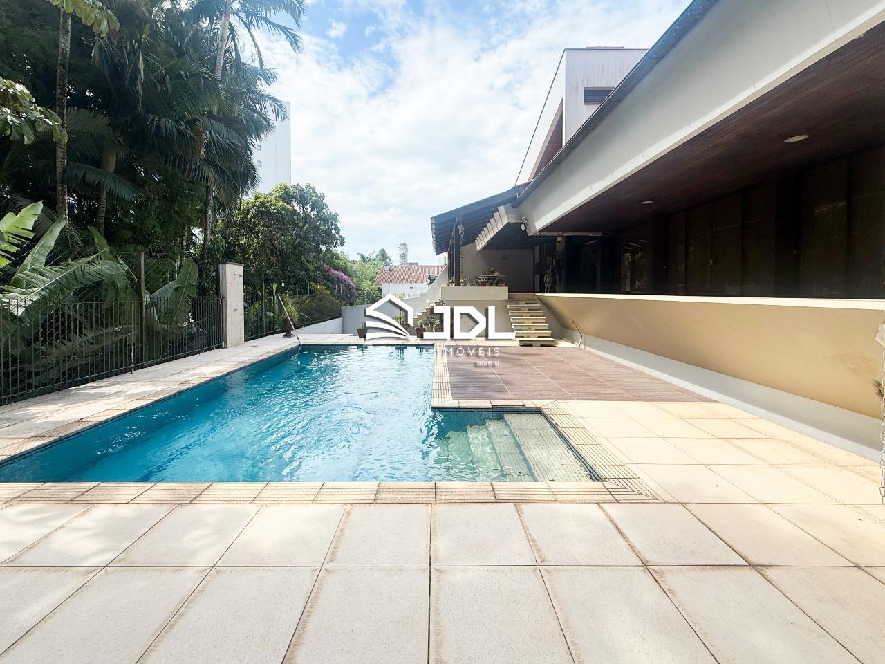 CASA NO CENTRO DE BLUMENAU — foto 2