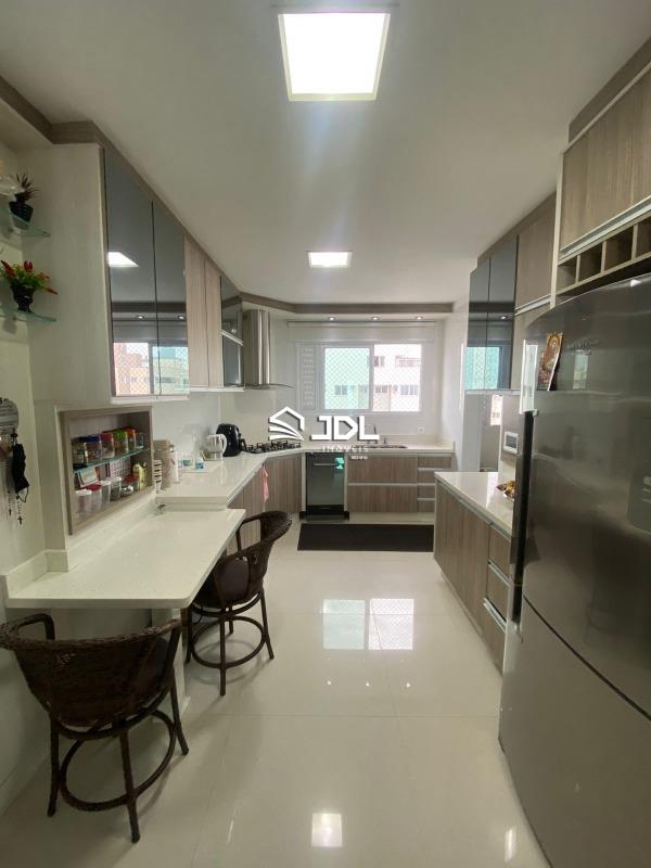 Apartamento à venda no bairro Meia Praia — foto 7