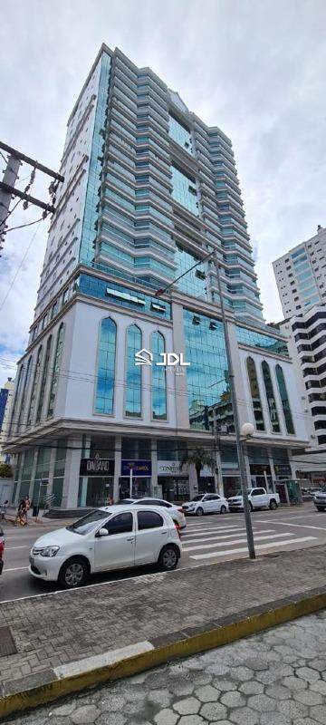 Apartamento à venda no bairro Meia Praia - foto 1