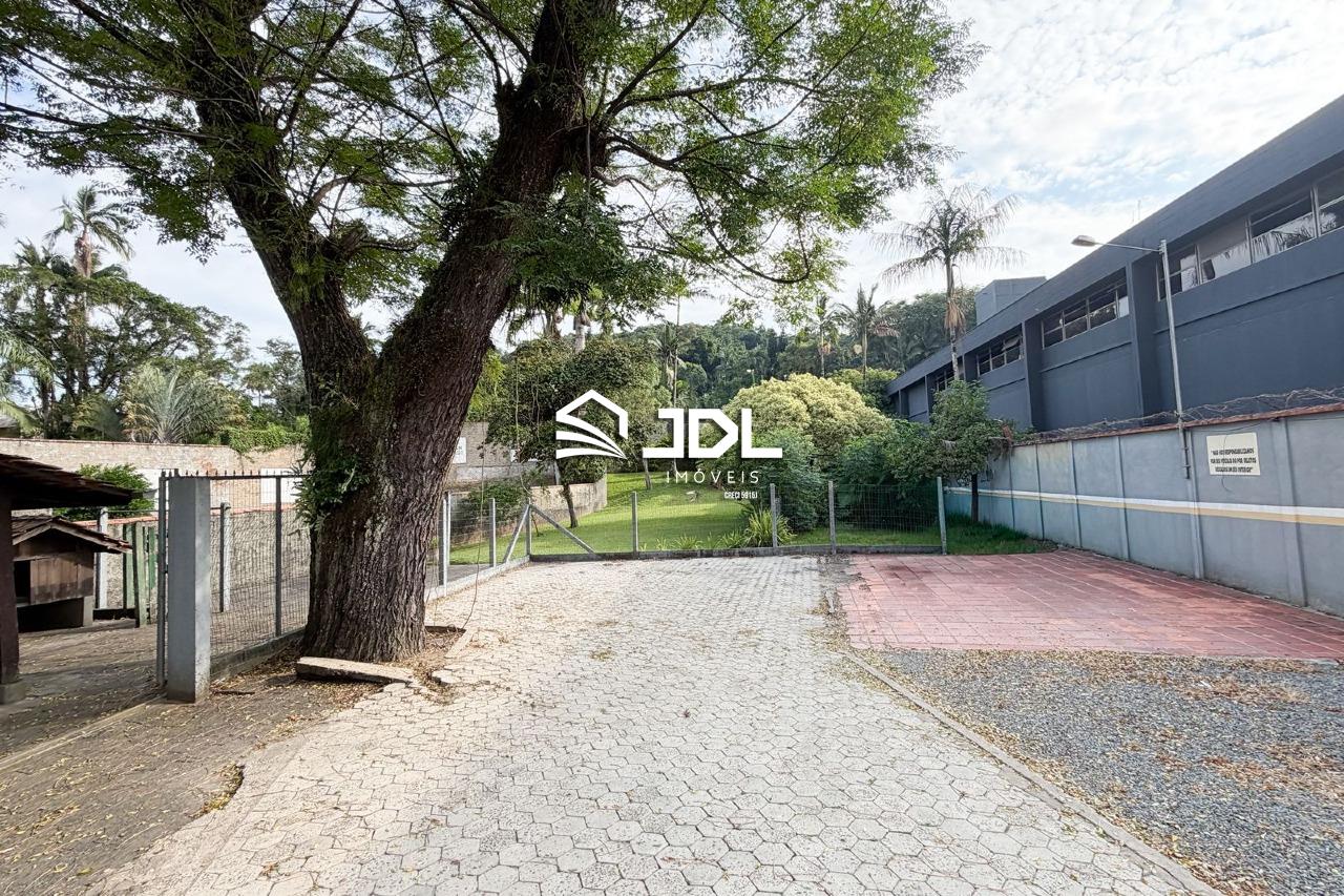 Investimento!! Terreno com excelente potencial com prédio ja pronto para rentabilidade com aluguel ou para empresa que precisa de amplo terreno! — foto 2