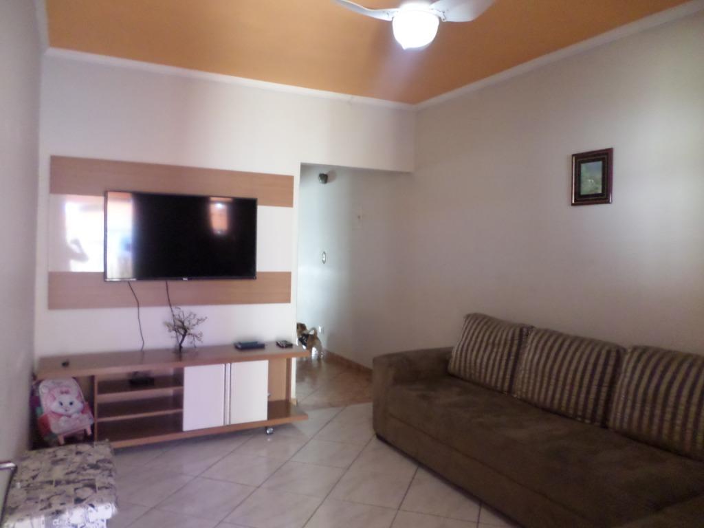 Casa para comprar, 2 quartos, 2 suítes, 2 vagas, no bairro Jardim Glória em Piracicaba - SP