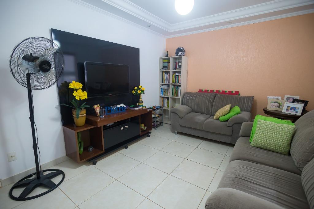 Casa para comprar, 2 quartos, 2 vagas, no bairro Água Branca em Piracicaba - SP