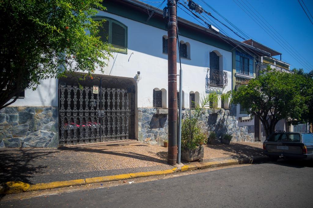 Casa para comprar, 4 quartos, 1 suíte, 2 vagas, no bairro Centro em Piracicaba - SP