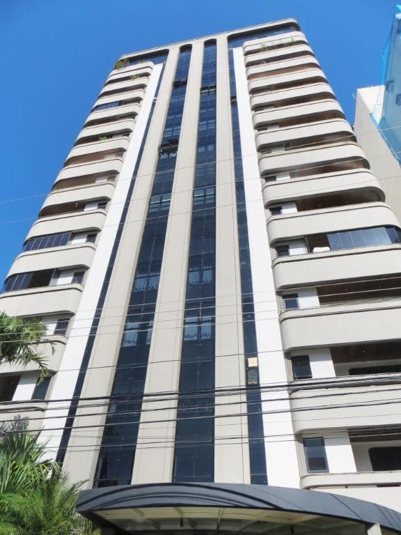 Apartamento à venda no Edifício Saint Laurent, 3 quartos, sendo 3 suítes, 4 vagas, no bairro Centro em Piracicaba - SP