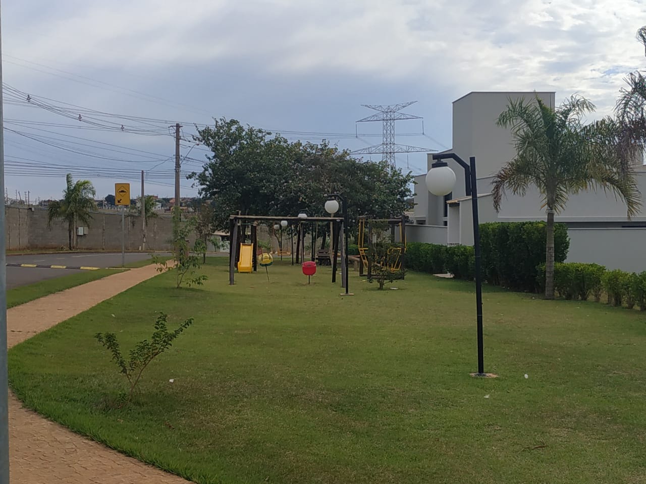 Terreno em Condomínio para comprar, no bairro Residencial Doutor Raul Coury em Rio das Pedras - SP