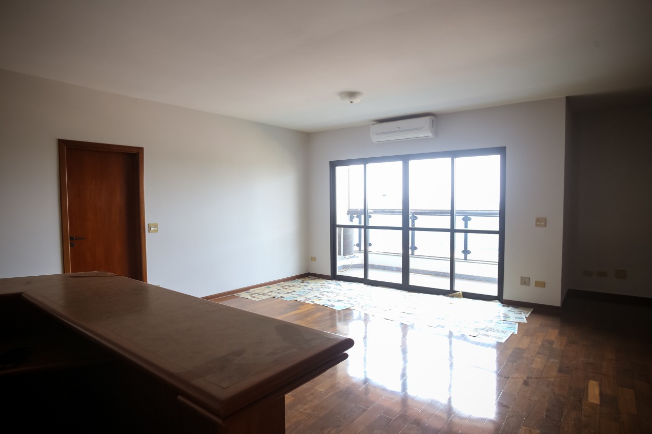 Apartamento à venda no Cândido Portinari, 3 quartos, sendo 2 suítes, 2 vagas, no bairro São Dimas em Piracicaba - SP