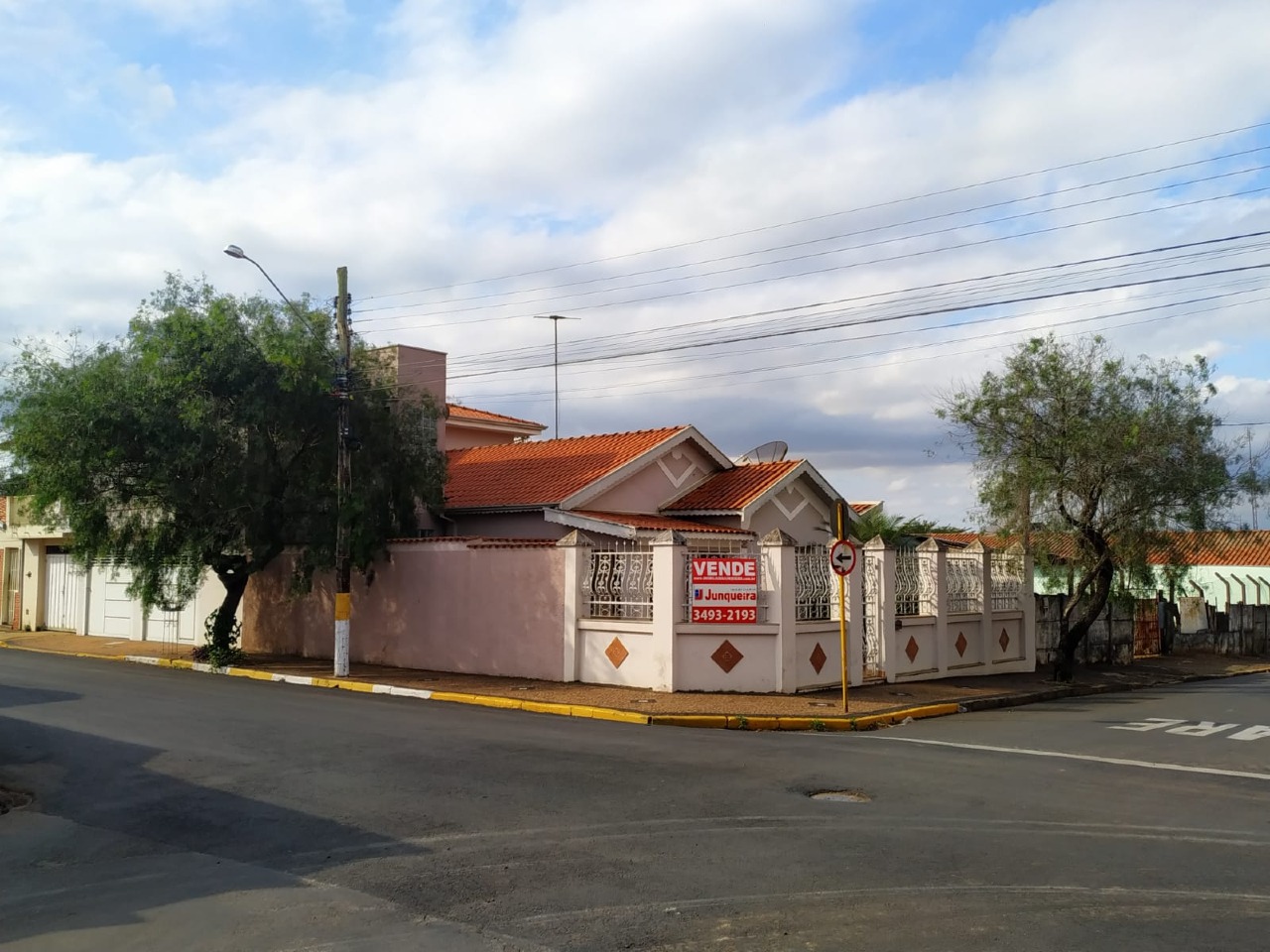 Casa à venda, 4 quartos, sendo 2 suítes, 4 vagas, no bairro Jardim Bom Jesus em Rio das Pedras - SP