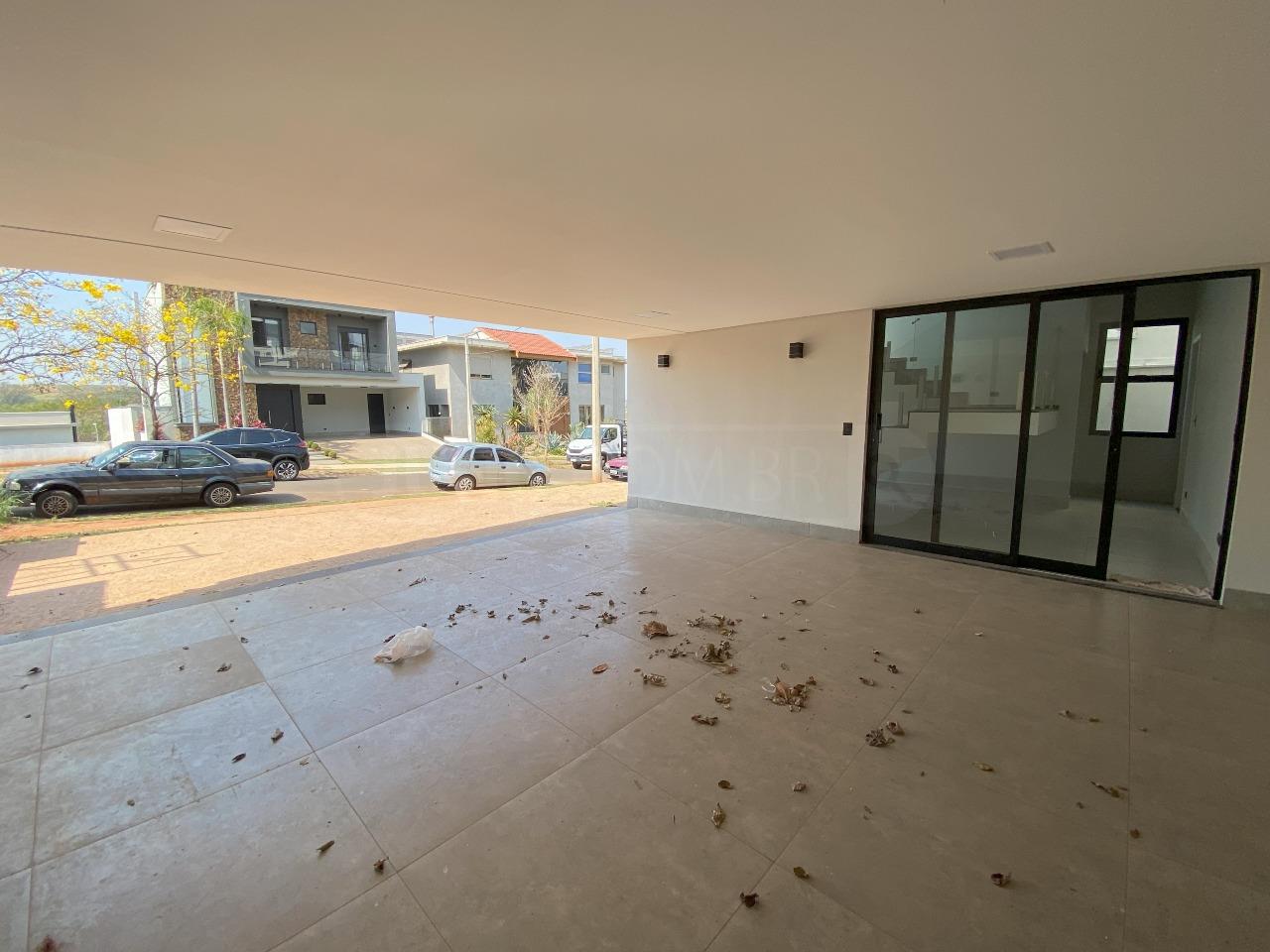 Casa em Condomínio à venda no Villa D'Aquila, 3 quartos, sendo 3 suítes, 4 vagas, no bairro Santa Rosa em Piracicaba - SP