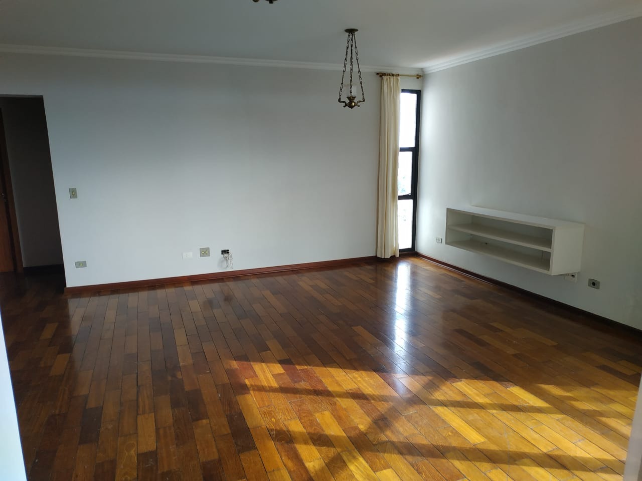 Apartamento para alugar, 4 quartos, 1 suíte, 2 vagas, no bairro Centro em Rio das Pedras - SP