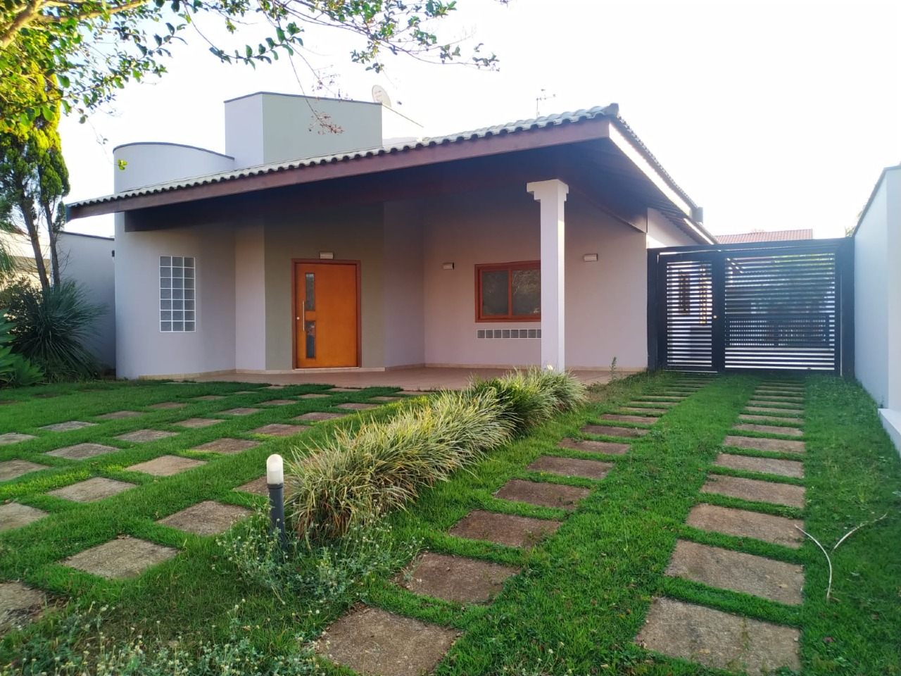 Casa em Condomínio à venda no Residencial Village, 3 quartos, sendo 1 suíte, 2 vagas, no bairro Santa Maria em Rio das Pedras - SP