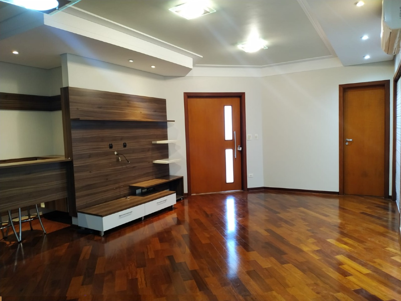 Casa em Condomínio à venda no Residencial Village, 3 quartos, sendo 1 suíte, 2 vagas, no bairro Santa Maria em Rio das Pedras - SP