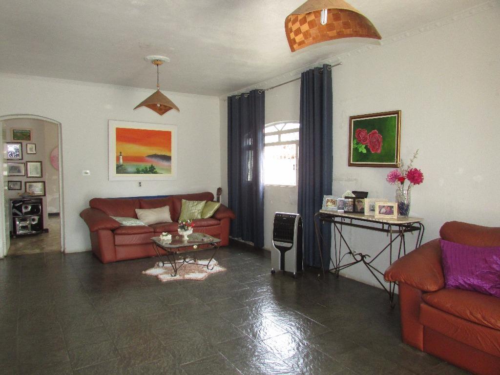 Casa para comprar, 3 quartos, 6 vagas, no bairro Centro em Saltinho - SP