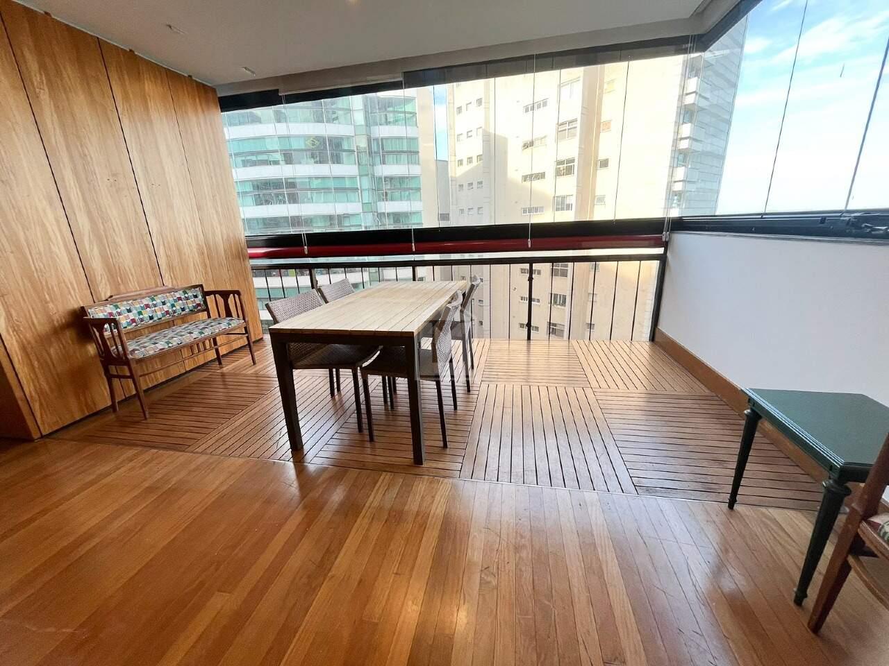 Apartamento, 3 quartos, 250 m² - Foto 2