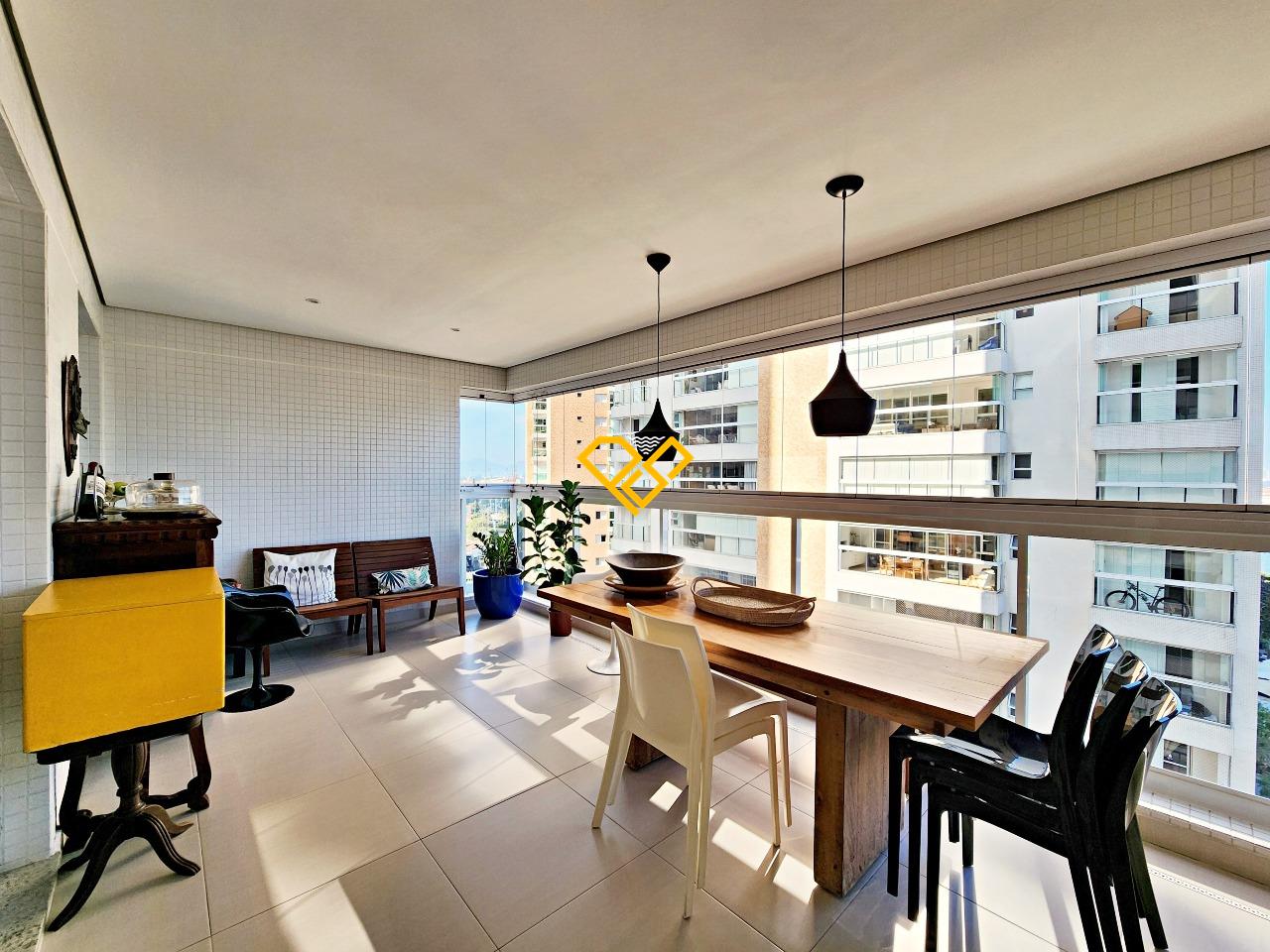 Apartamento à venda no Ponta da Praia: Varanda com churrasqueira