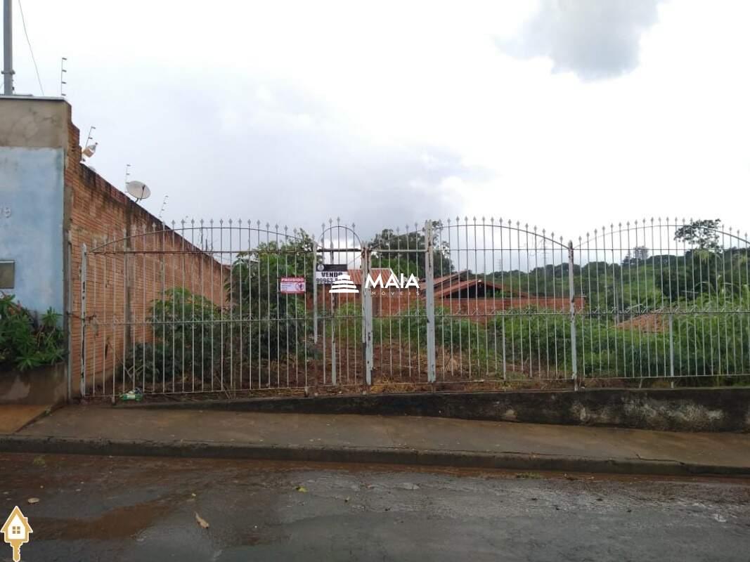 Terreno/Área à venda no Jardim Induberaba: 