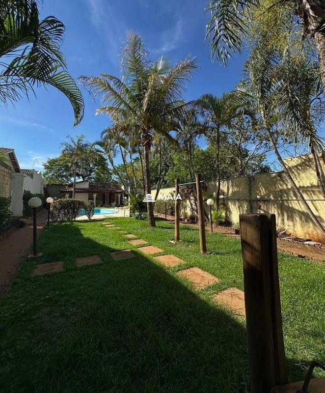 Casa de Condomínio à venda no Mercês: 