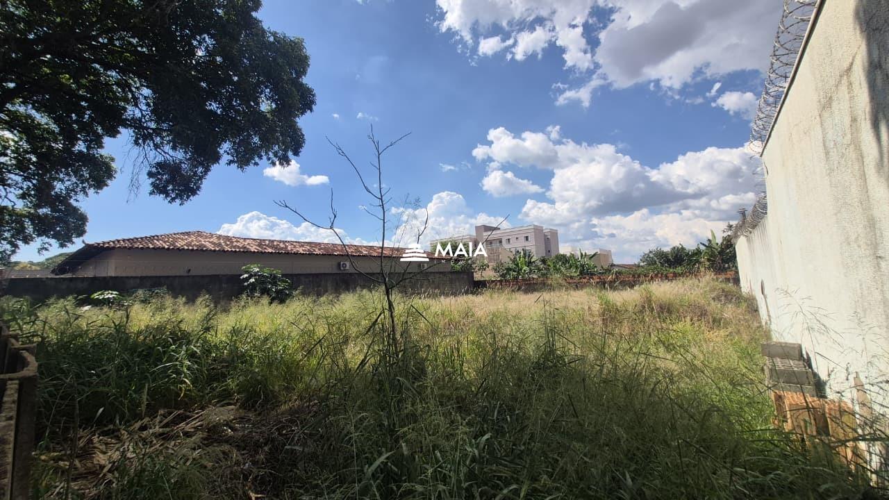 Terreno/Área à venda no Santos Dumont: 