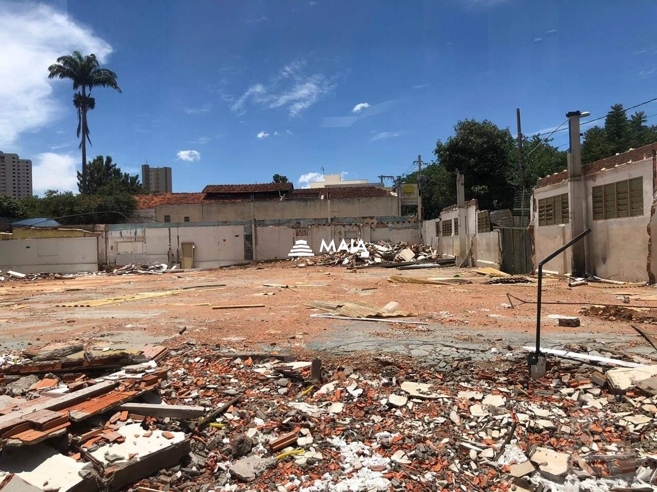 Terreno/Área para aluguel no Mercês: 